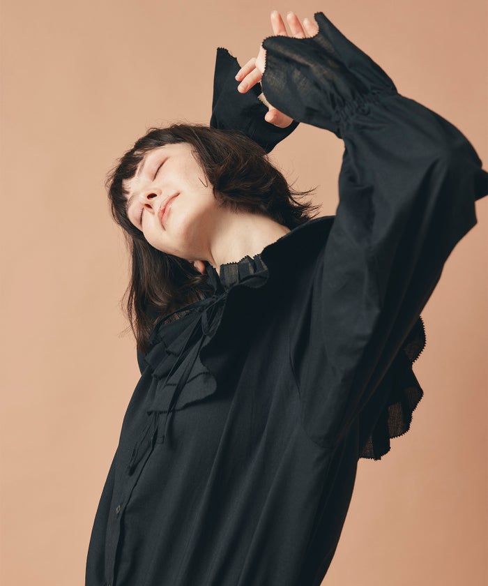 ホワイト ブラック ダブルフリルカラー & リボン ブラウス 長袖 フリーサイズ フリルブラウス AT THE TRNK