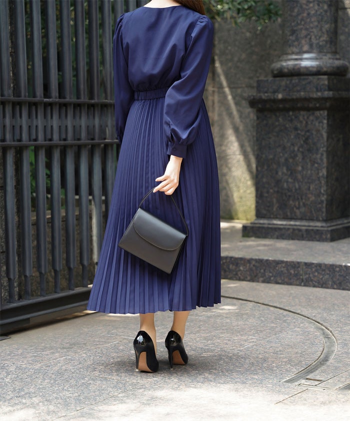 ボウタイ プリーツ ワンピース アイボリー ネイビー M ボウタイプリーツワンピース HUIT
