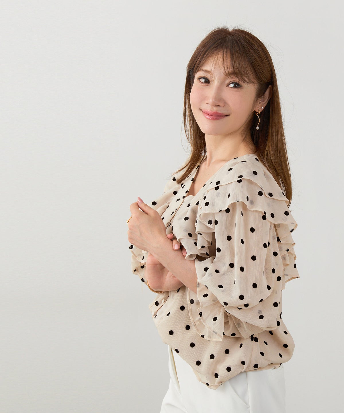 手洗い可 長袖 大人カジュアル オフィス きれいめ フェニミン シアー オールシーズン 柄 ジョイントスペース 楊柳シフォンフロッキーPTフリルブラウス Liala×PG