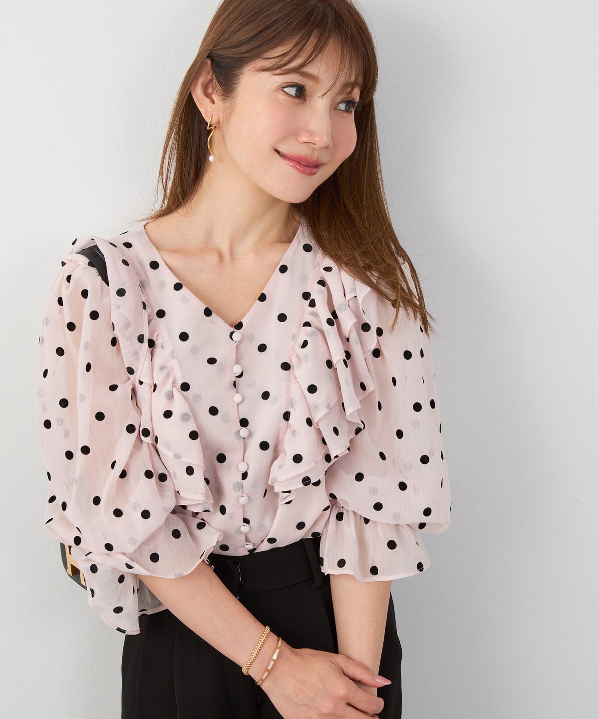 手洗い可 長袖 大人カジュアル オフィス きれいめ フェニミン シアー オールシーズン 柄 ジョイントスペース 楊柳シフォンフロッキーPTフリルブラウス Liala×PG
