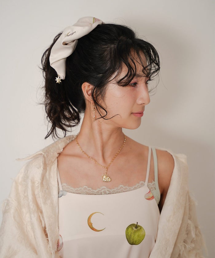 オリジナルプリント チャーム 星 ヘアアクセサリー 大きめ ヘアアレンジ 個性的 ジョイントスペース　星 チャーム付き シュシュ  Ricaco × Joint Space
