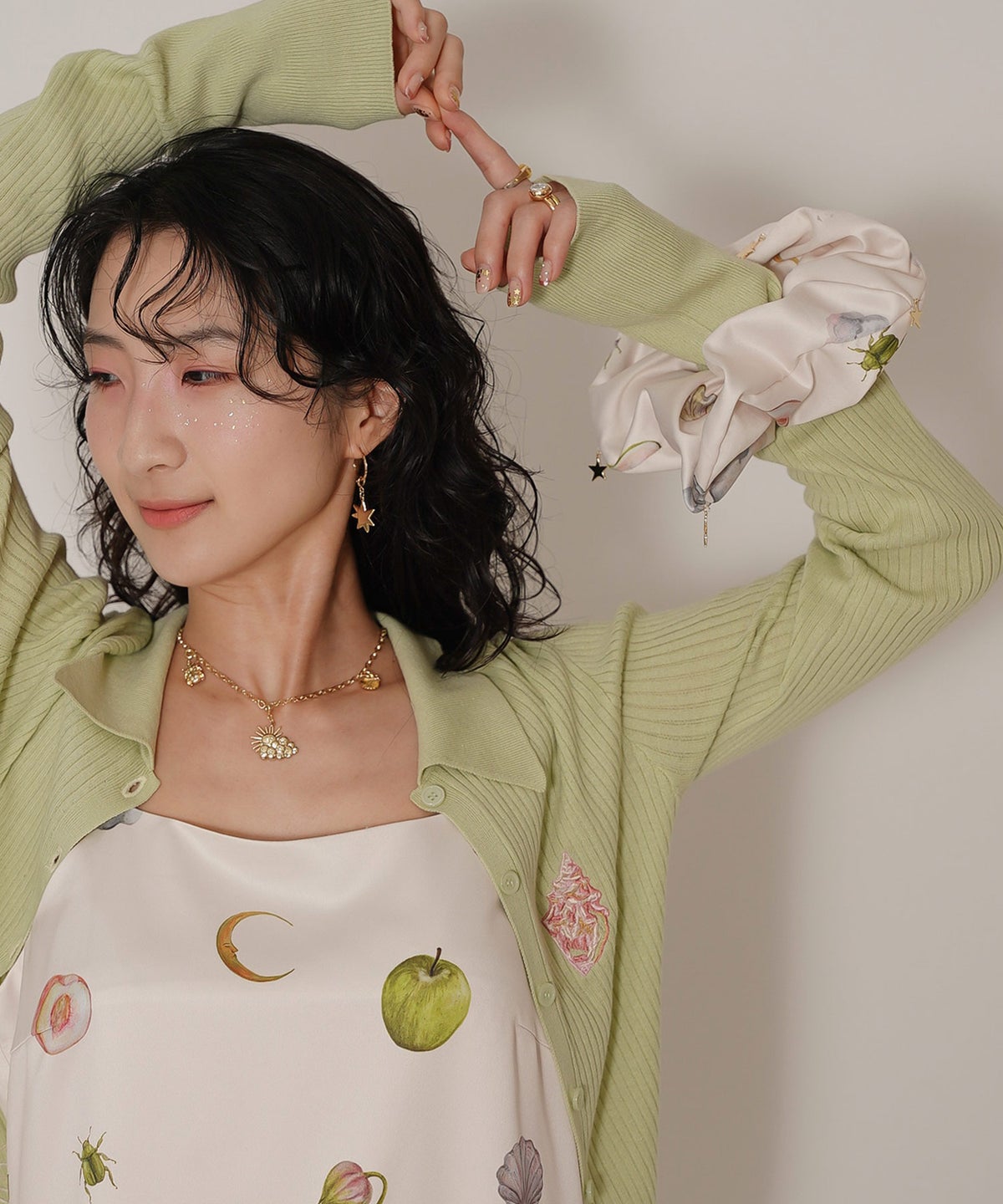 オリジナルプリント チャーム 星 ヘアアクセサリー 大きめ ヘアアレンジ 個性的 ジョイントスペース　星 チャーム付き シュシュ  Ricaco × Joint Space