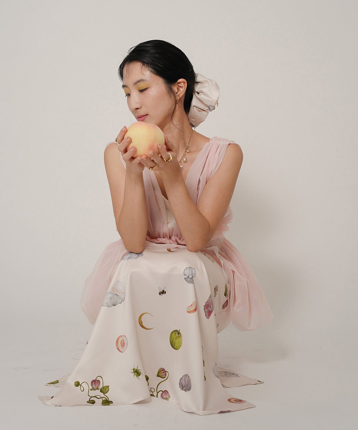 オリジナルプリント チャーム 星 ヘアアクセサリー 大きめ ヘアアレンジ 個性的 ジョイントスペース　星 チャーム付き シュシュ  Ricaco × Joint Space