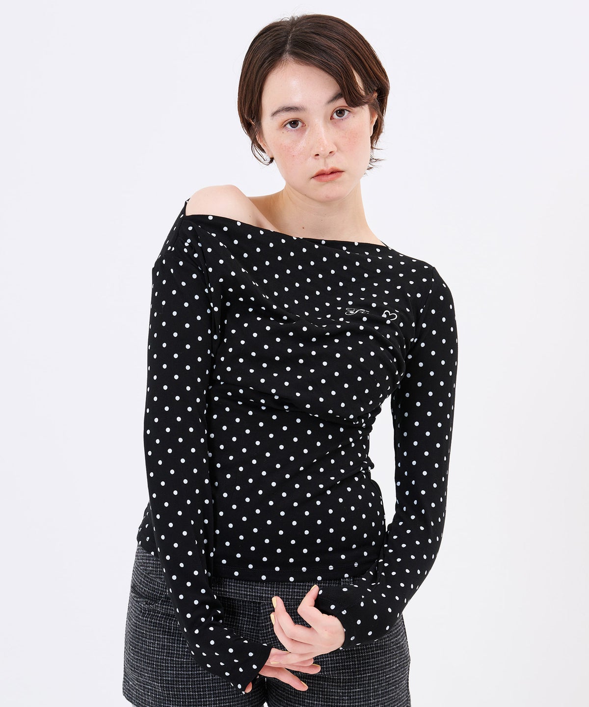 デザイン/ロンT/刺繍入り ドレープロングスリーブTシャツTINA：JOJUNTINA：JOJUN