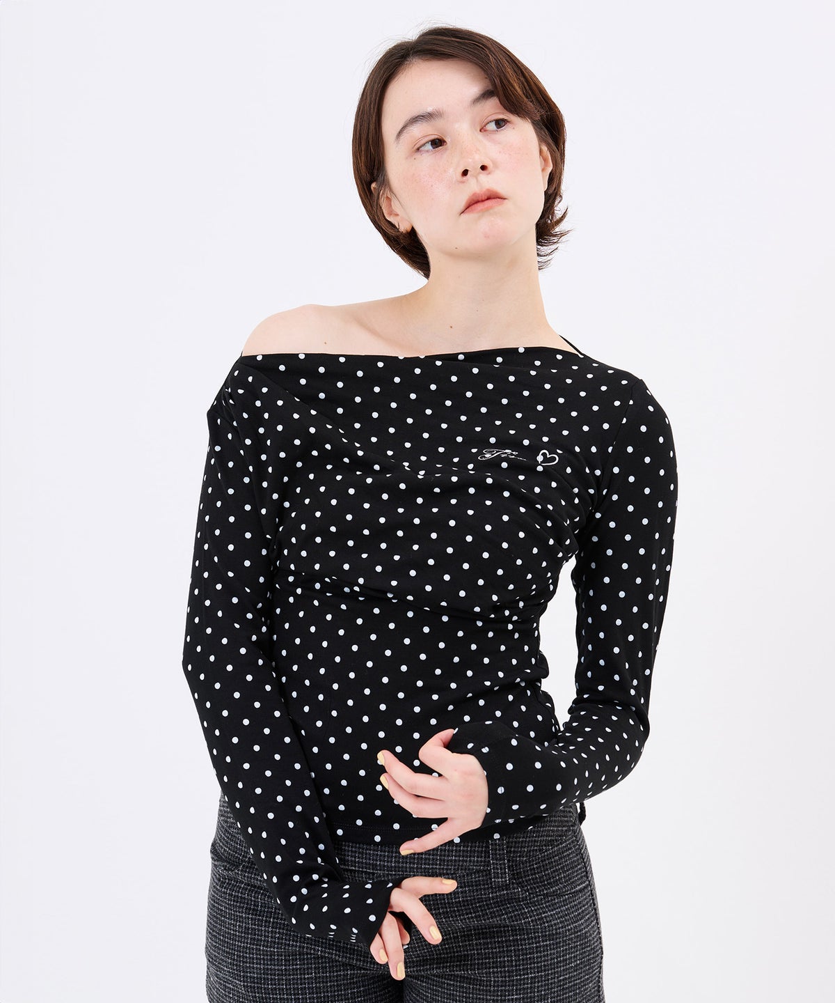 デザイン/ロンT/刺繍入り ドレープロングスリーブTシャツTINA：JOJUNTINA：JOJUN