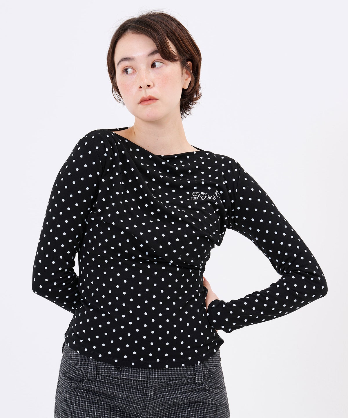 デザイン/ロンT/刺繍入り ドレープロングスリーブTシャツTINA：JOJUNTINA：JOJUN