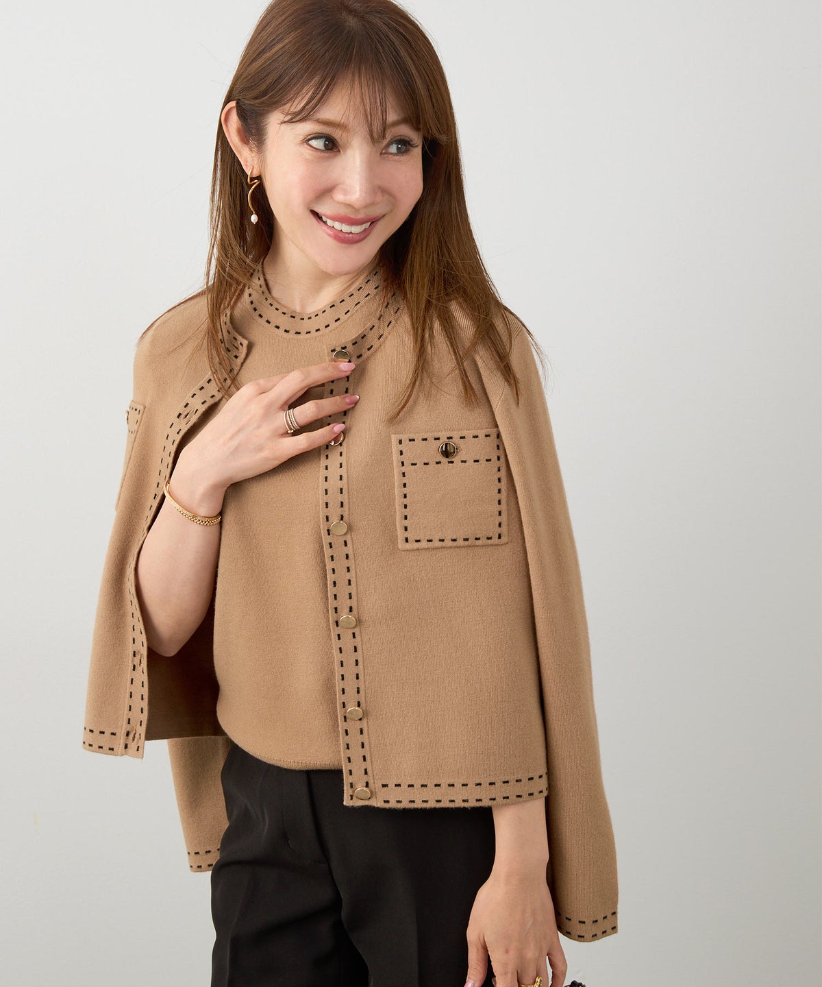 手洗い可 大人カジュアル 可愛い 上品 きれいめ オフィス フェミニン 春 秋冬 着回し ジョイントスペース ステッチポケットニットアンサンブル Liala×PG