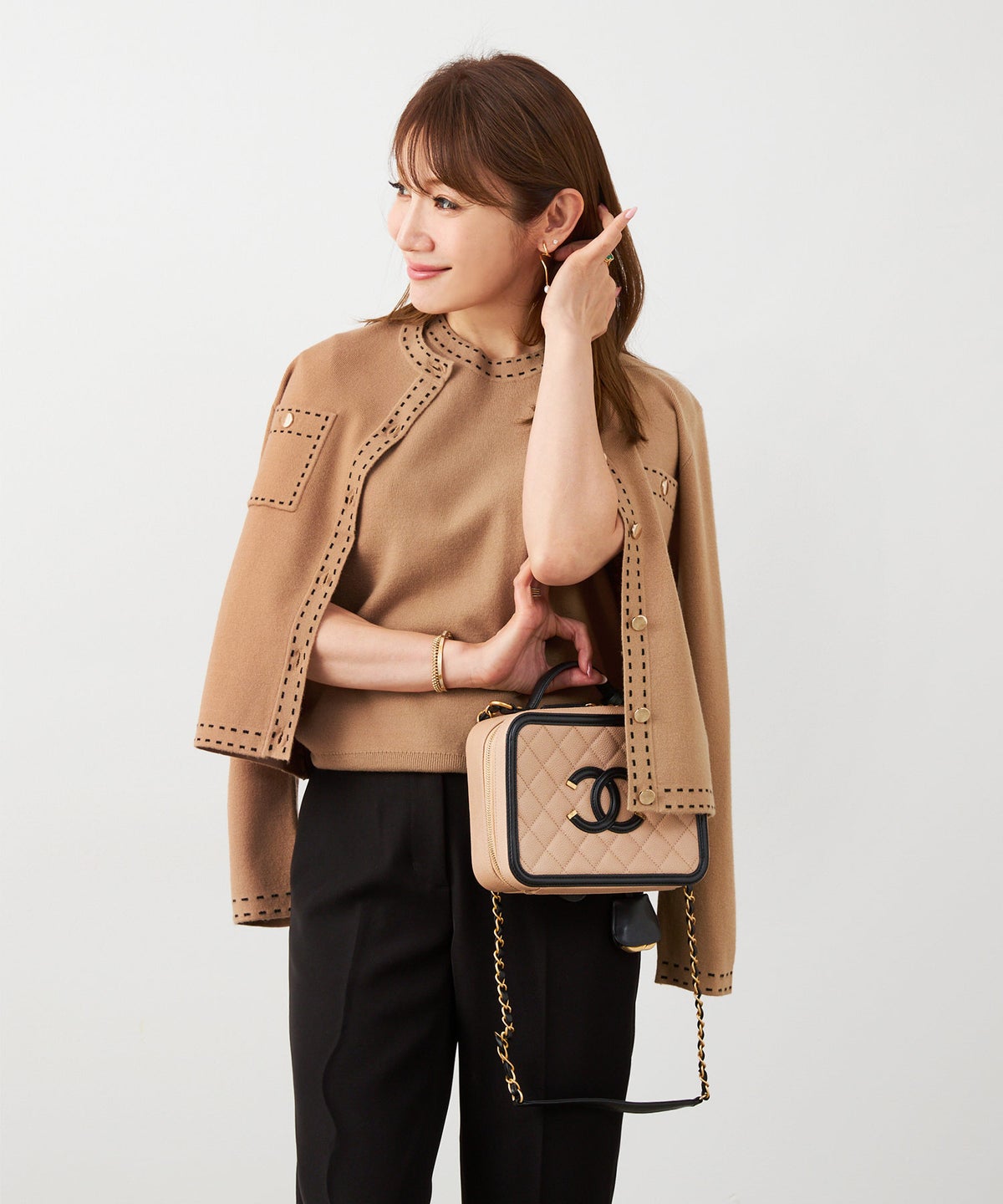 手洗い可 大人カジュアル 可愛い 上品 きれいめ オフィス フェミニン 春 秋冬 着回し ジョイントスペース ステッチポケットニットアンサンブル Liala×PG