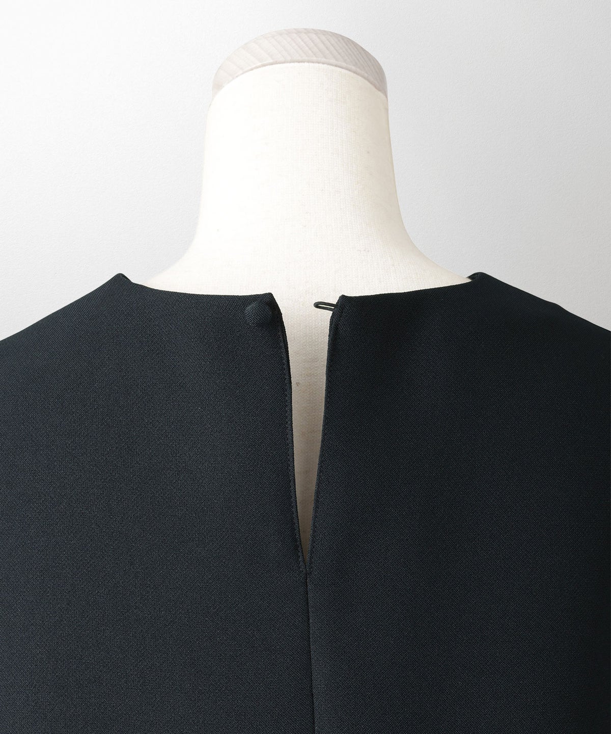 キーネック ペプラム トップス ホワイト ネイビー ベージュ ブラック 長袖 ブラウス M キーネックペプラムトップス HUIT