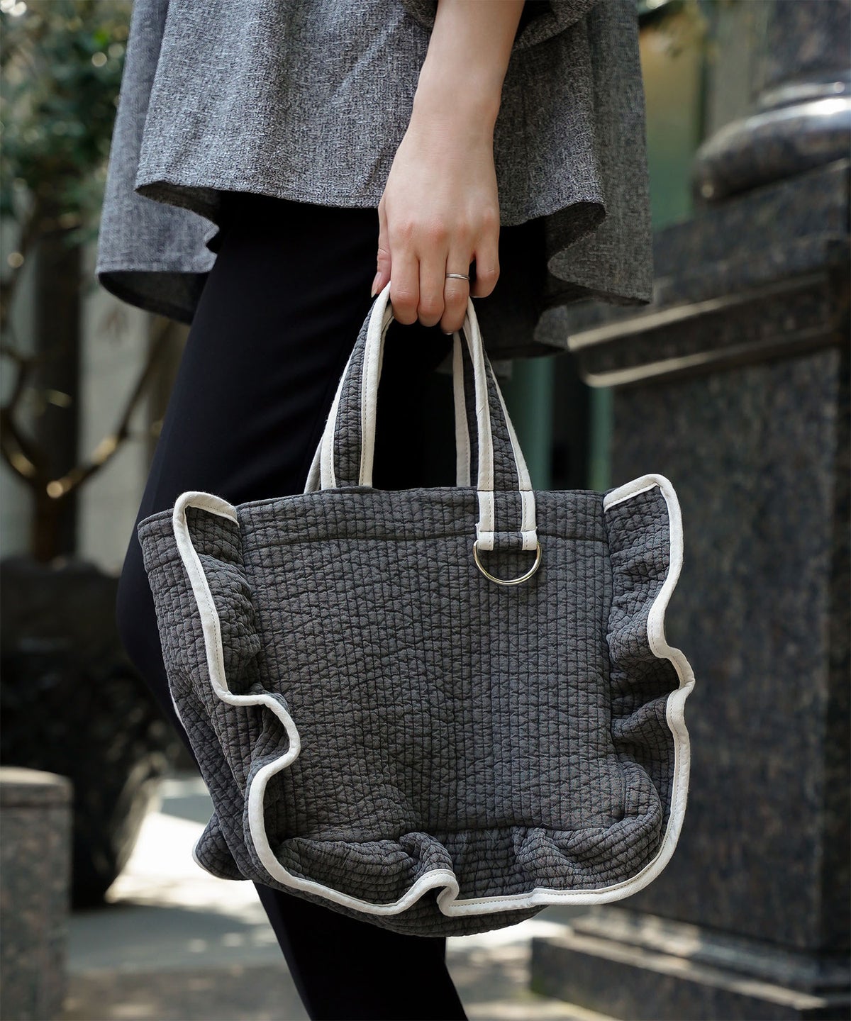 ラッフル ヌビ バッグ スタンダード アイボリー チャコール ネイビー フリーサイズ ラッフルヌビバッグスタンダード HUIT