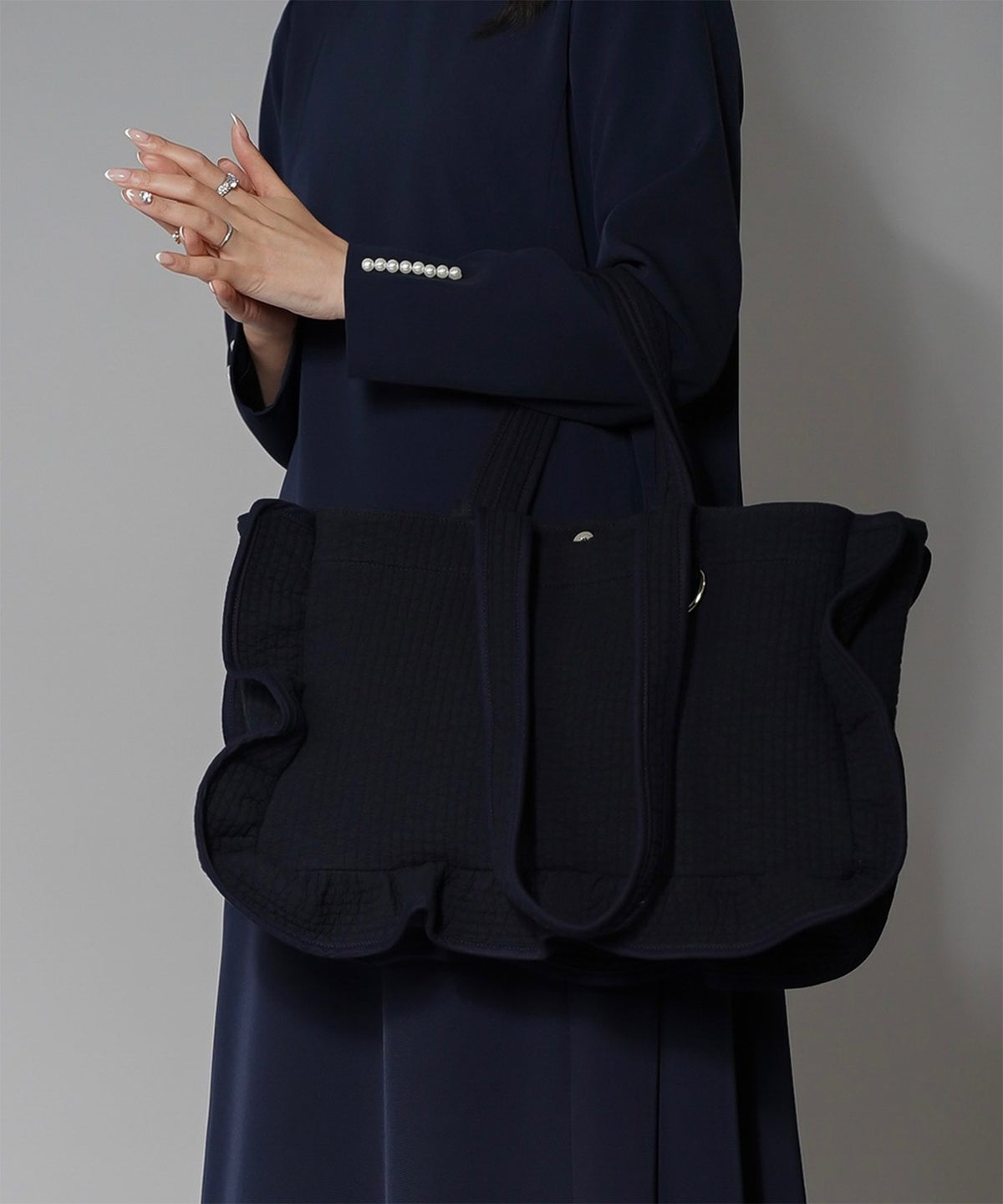 ラッフル ヌビ バッグ Large アイボリー チャコール ネイビー フリーサイズ ラッフルヌビバッグLarge HUIT