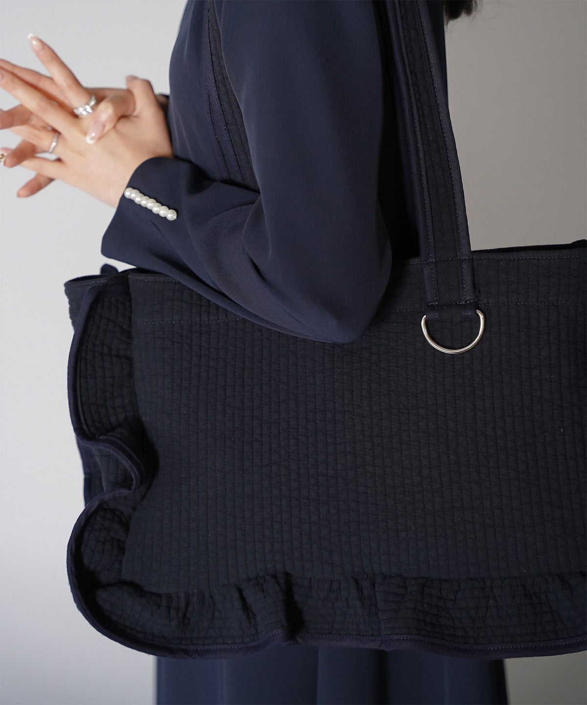 ラッフル ヌビ バッグ Large アイボリー チャコール ネイビー フリーサイズ ラッフルヌビバッグLarge HUIT