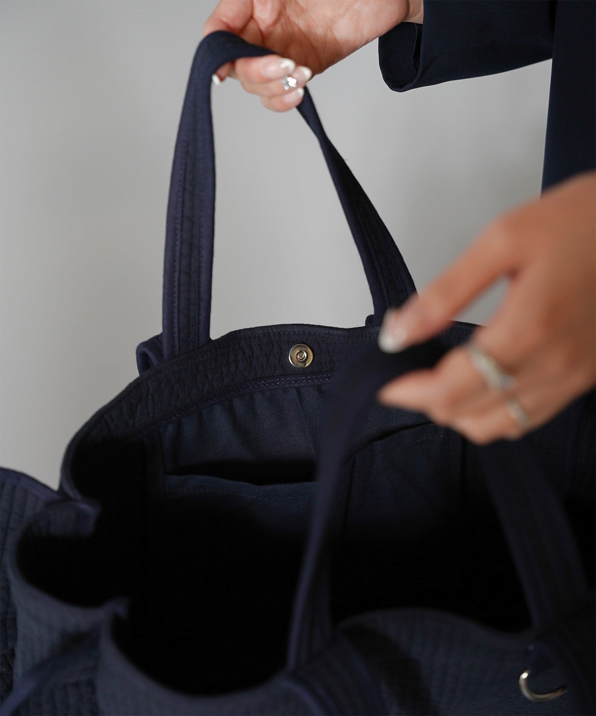 ラッフル ヌビ バッグ Large アイボリー チャコール ネイビー フリーサイズ ラッフルヌビバッグLarge HUIT