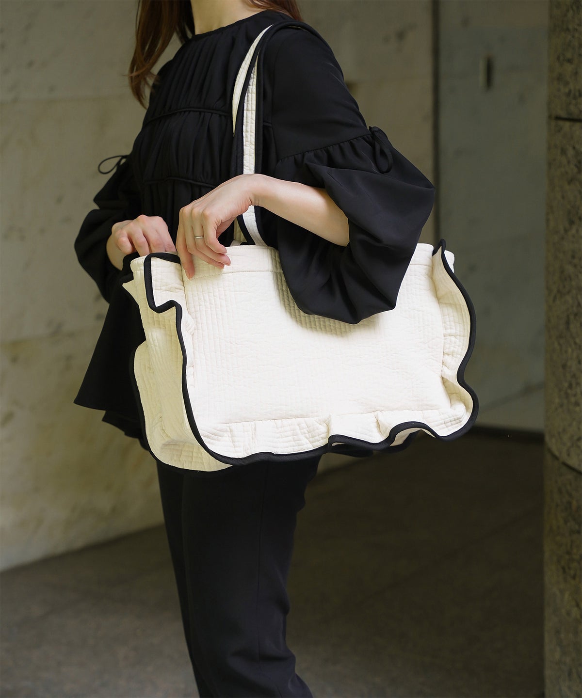 ラッフル ヌビ バッグ Large アイボリー チャコール ネイビー フリーサイズ ラッフルヌビバッグLarge HUIT
