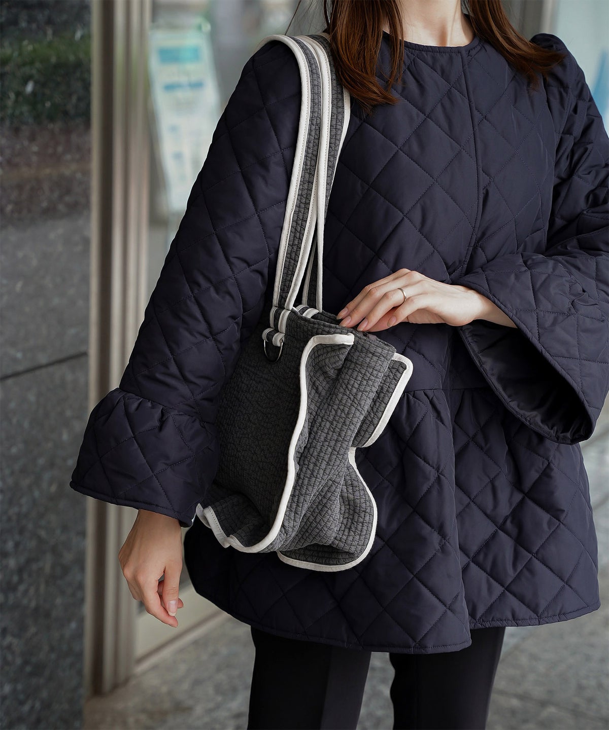 ラッフル ヌビ バッグ Large アイボリー チャコール ネイビー フリーサイズ ラッフルヌビバッグLarge HUIT