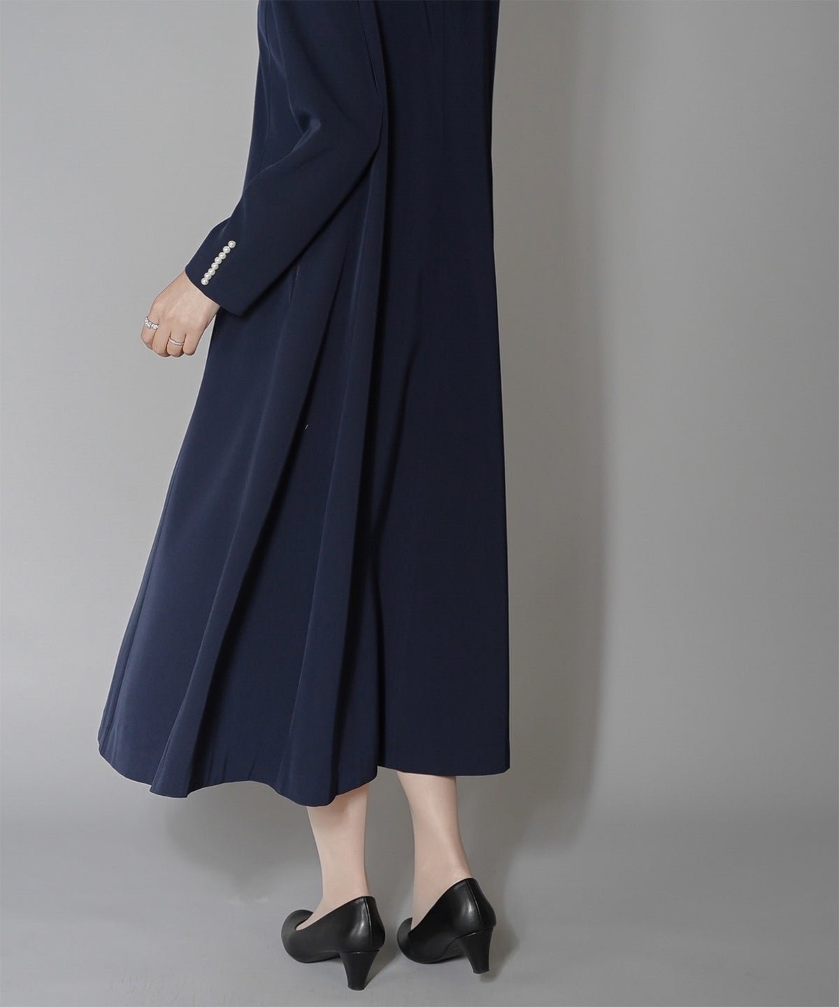 袖口 パールトリム ワンピース オケージョン ネイビー ベージュ Mサイズ 袖口パールトリムワンピース HUIT