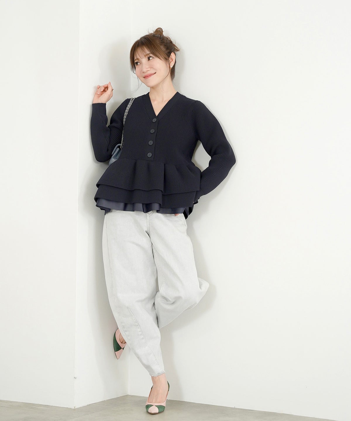 手洗い可 大人カジュアル 上品 長袖 きれいめ オフィス 秋冬 春 かわいい 異素材 ジョイントスペース 肩畦ペプラム裾グログランニットCD Liala×PG