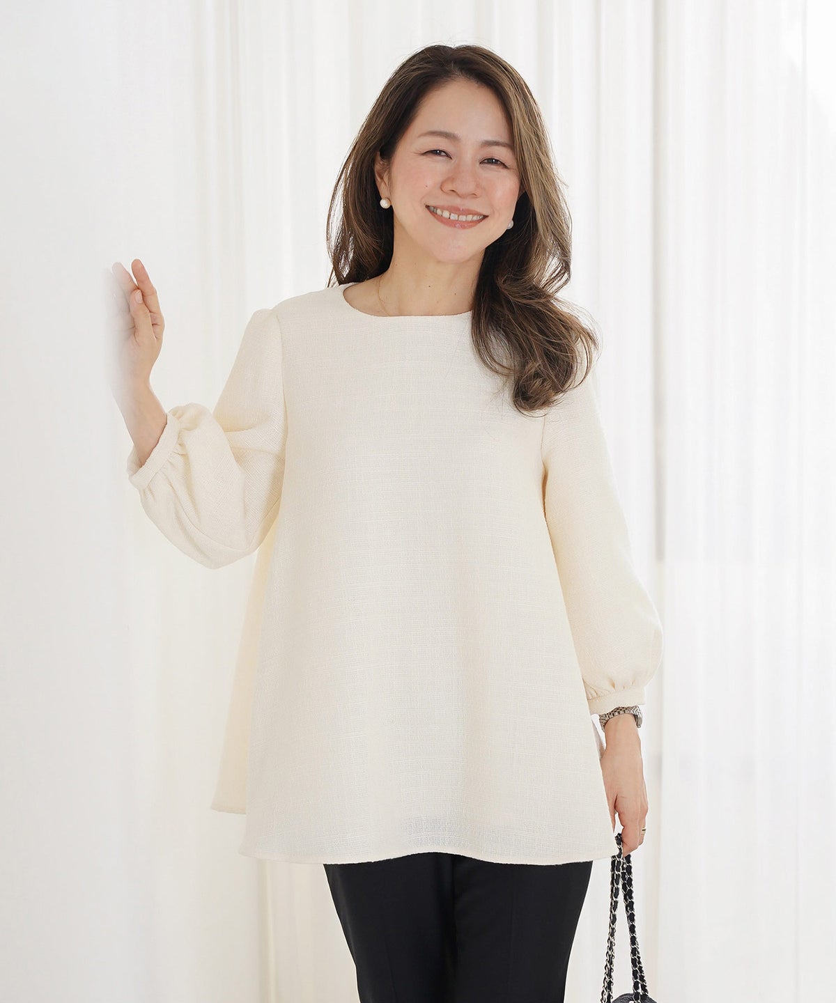 ブラウス ツイードライク パフスリーブ ホワイト ブラック ジョイントスペース パールボタン ツイードライク トップス ＆BLOOM（アンドブルーム）
